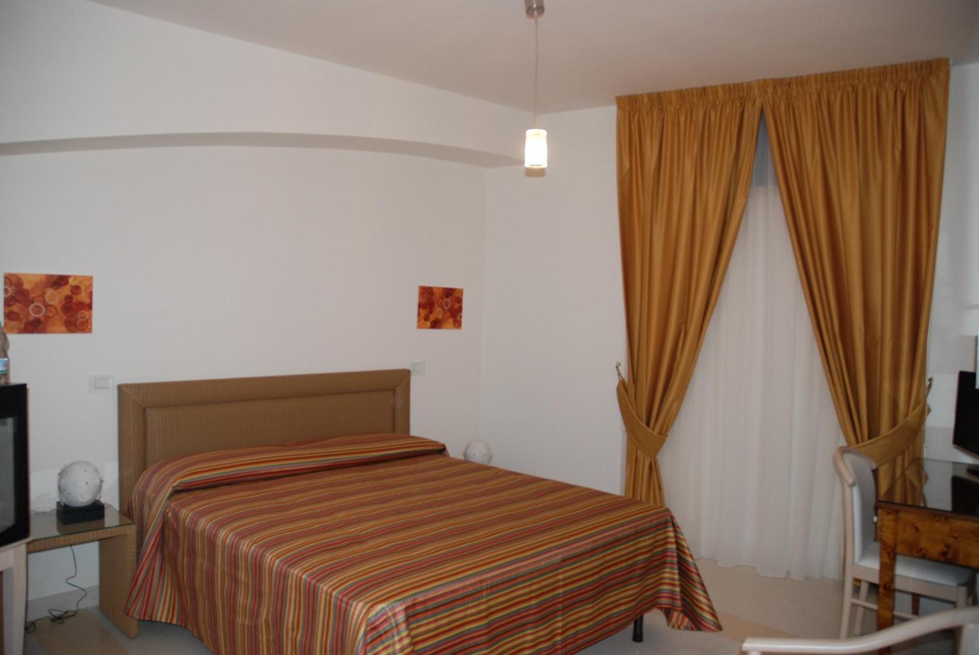 Albergo Le Dodici Lune Montecorvino Rovella Zimmer foto