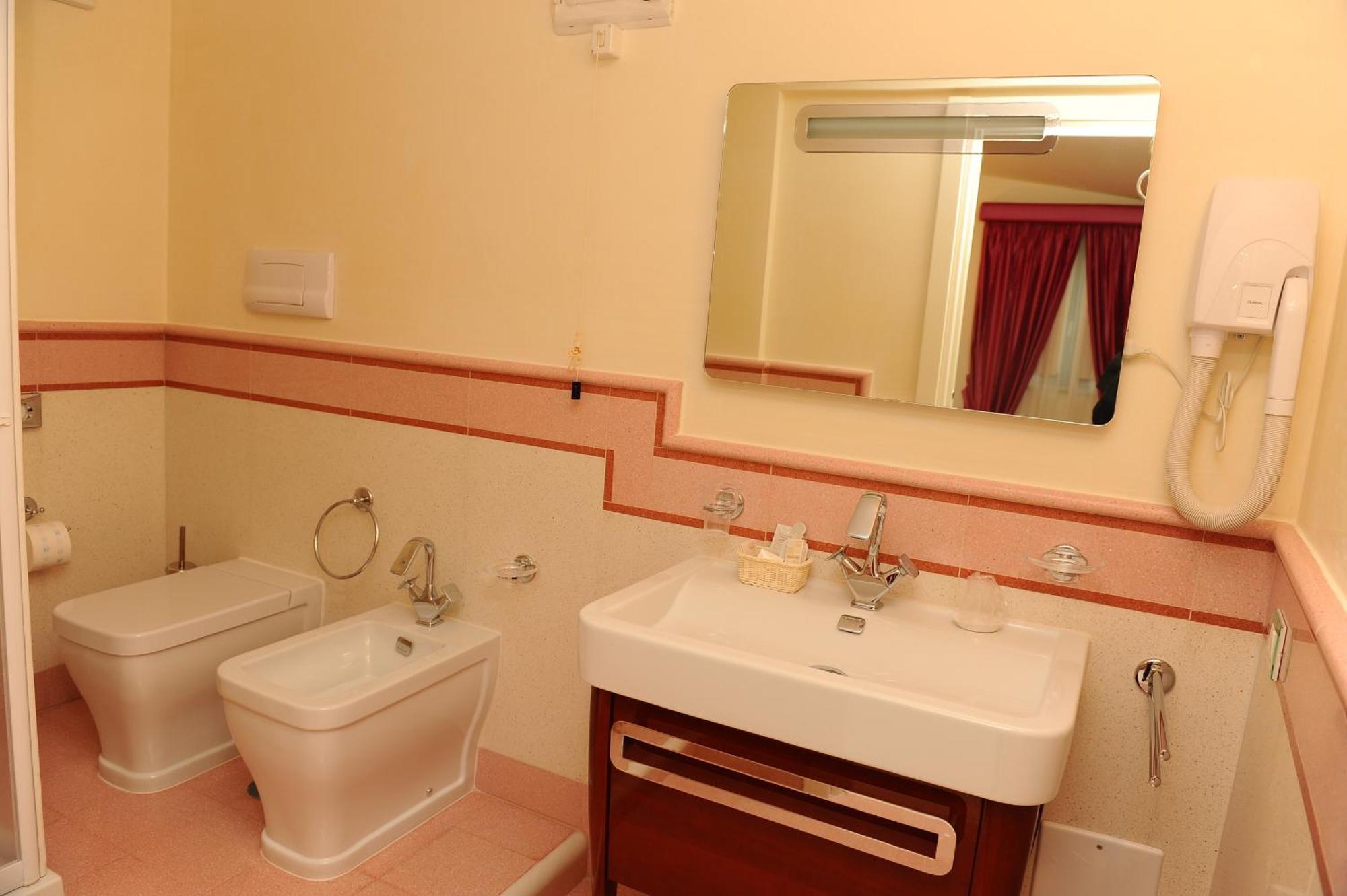 Albergo Le Dodici Lune Montecorvino Rovella Zimmer foto